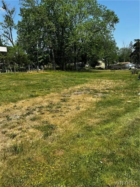 1197 Union Rd, West Seneca, NY 14224