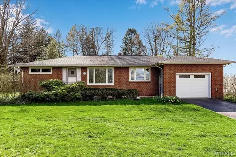 5070 Alexander Dr, Clarence, NY 14031