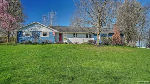 5890 Old Lake Shore Rd, Lake View, NY 14085