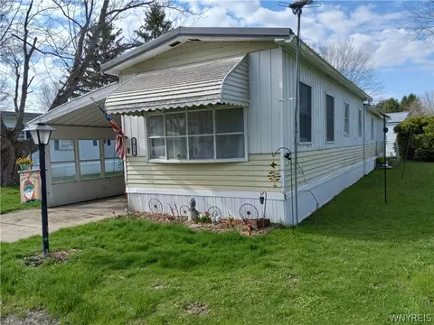 1017 Wish Cir, East Aurora, NY 14052