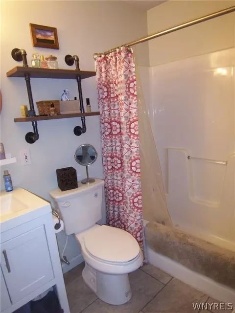 Bath - 4018 Retsof Rd, Piffard, NY 14533 photo 2 of 6