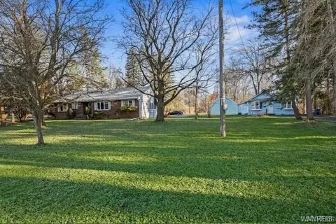 121 S Ellicott Creek Rd, Amherst, NY 14228