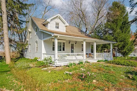 595 Lake St, Wilson, NY 14172