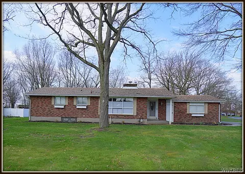 5457 Elm Dr, Lewiston, NY 14092