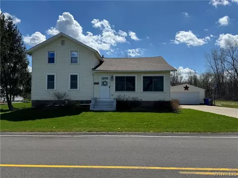 5378 Oakwood Dr, Pendleton, NY 14120