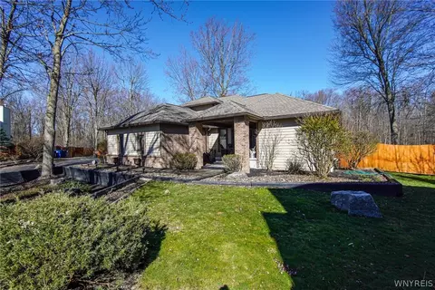 50 Bentley Ct, Amherst, NY 14221