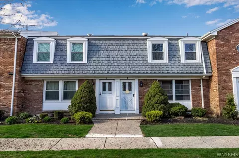 95 Oakbrook Dr #B, Amherst, NY 14221