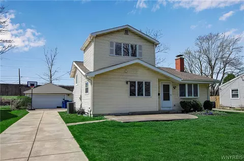 32 Cranburne Ln, Amherst, NY 14221