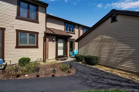 355 Charlesgate Cir, East Amherst, NY 14051