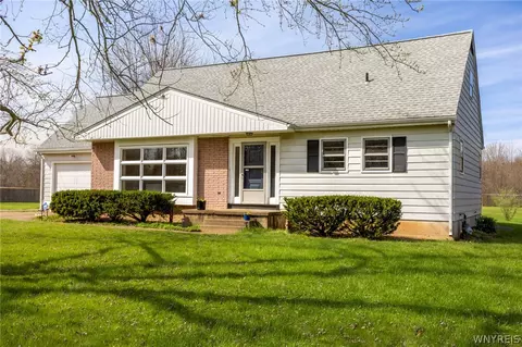 841 Swann Rd, Youngstown, NY 14174