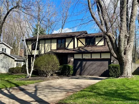 131 Montbleu Dr, Getzville, NY 14068
