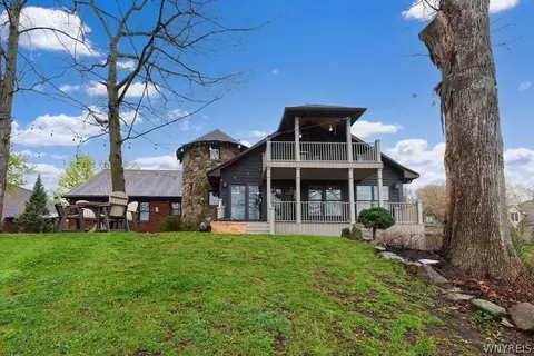 2420 E River Rd, Grand Island, NY 14072