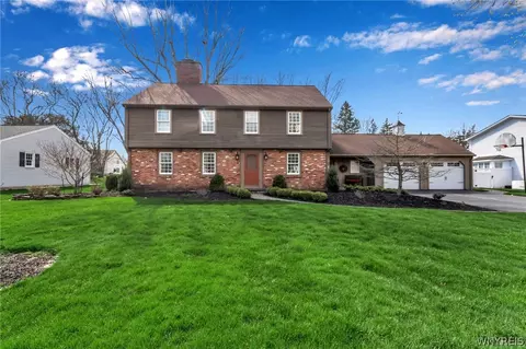 5166 Willowbrook Dr, Clarence, NY 14031