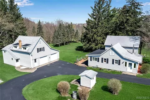 1727 Center St, Aurora, NY 14052
