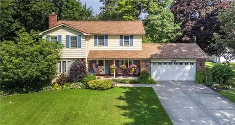 1952 E River Rd, Grand Island, NY 14072