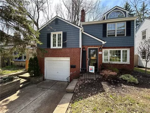 42 Charlestown Rd, Amherst, NY 14226