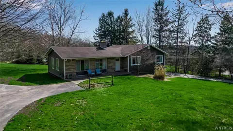 1927 Lapham Rd, Aurora, NY 14052