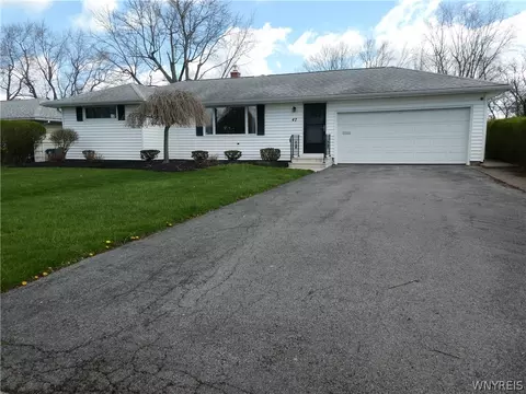 47 Sedgemoor Ct, Amherst, NY 14221