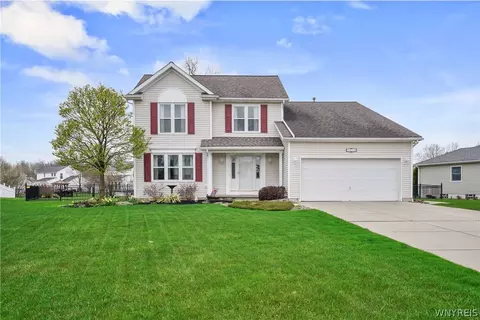 3018 Clescent Dr, Wheatfield, NY 14120