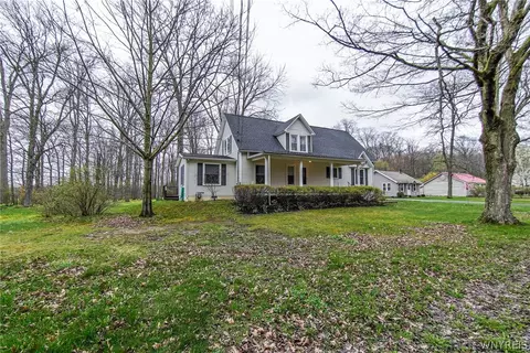 2506 Sandrock Rd, Eden, NY 14057