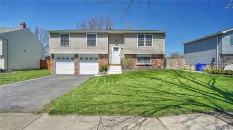 50 Tanglewood Dr, West Seneca, NY 14224