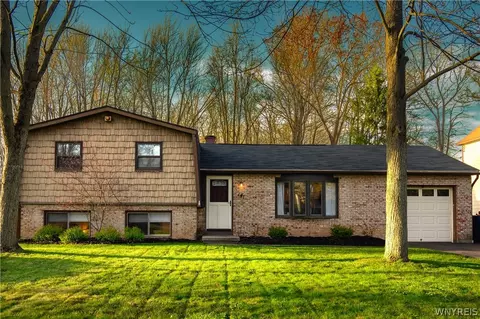 141 Lyrae Dr, Getzville, NY 14068