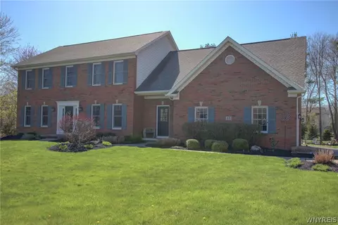 13 Victoria Hts, Aurora, NY 14052