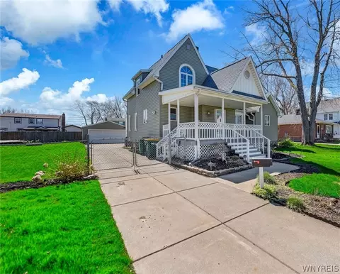 4613 Kennison Pkwy, Hamburg, NY 14075