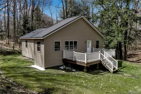 21 Hemlock Rd, Sheldon, NY 14167