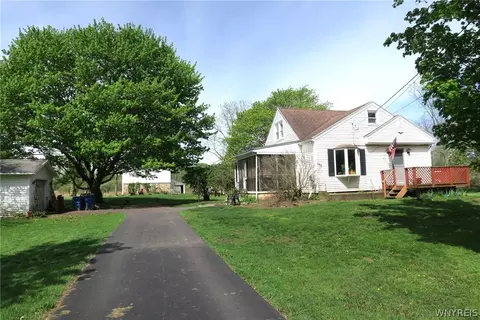 2842 County Line Rd, Hartland, NY 14105