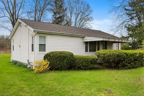 4497 Creek Rd, Lewiston, NY 14092