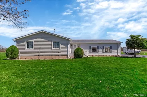 5373 S Newstead Rd, Newstead, NY 14001