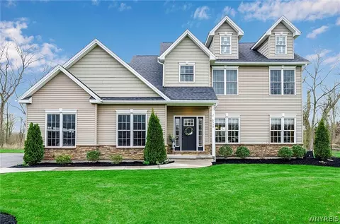 6550 Bear Ridge Rd, Pendleton, NY 14094