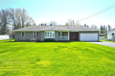 11031 Fairview Dr, Lancaster, NY 14086