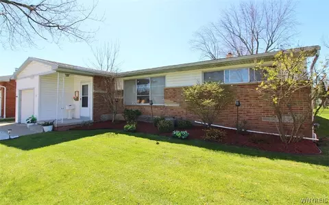 37 Noel Dr, Amherst, NY 14221