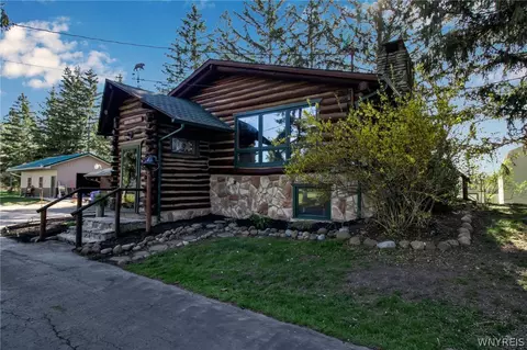 175 Schultz Rd, West Seneca, NY 14224