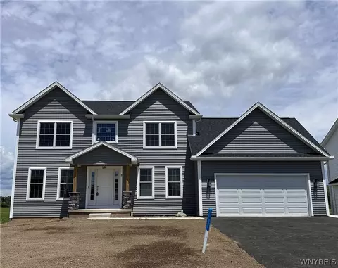 7 Hickory Ln, Lancaster, NY 14086