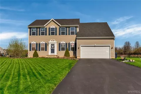6693 Dublin Ln, Pendleton, NY 14094