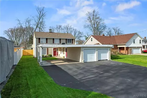 9326 Rivershore Dr, Niagara Falls, NY 14304