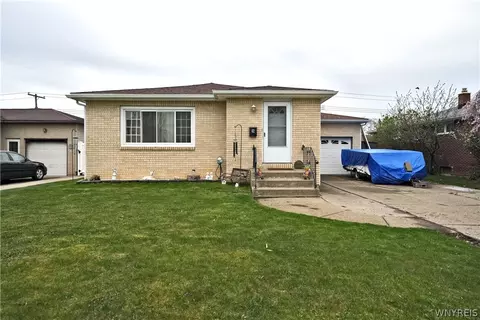 62 Cardy Ln, Depew, NY 14043