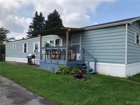 6035 S Transit Apt 76 Village Pkwy Rd, Lockport, NY 14094
