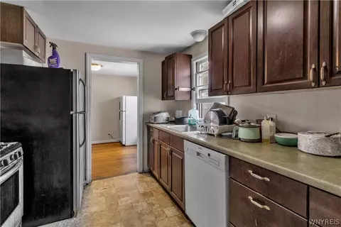 Kitchen - 58 Gresham Dr, Amherst, NY 14226 photo 2 of 2