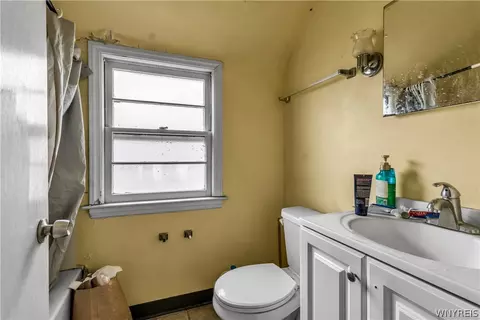 Bath - 58 Gresham Dr, Amherst, NY 14226 photo 3 of 4