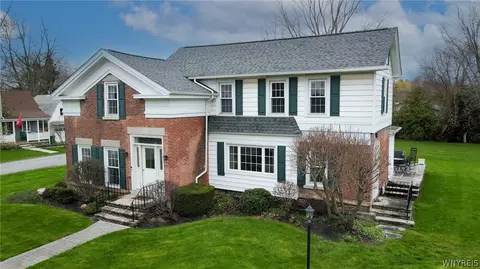 211 Pettit St, Wilson, NY 14172