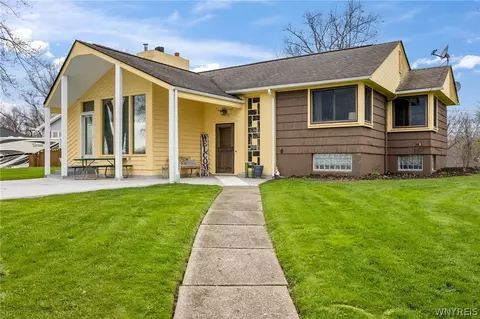 1858 E River Rd, Grand Island, NY 14072