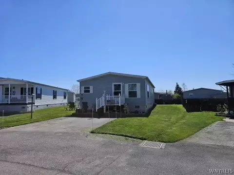 86 Fox Cir, Lockport, NY 14094