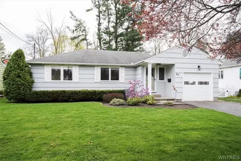 83 Princeton Pl, Orchard Park, NY 14127