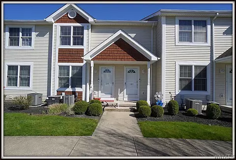 127 Olde Stone Ln, Lancaster, NY 14086