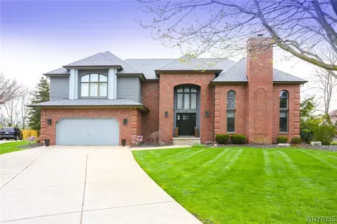 10 Glen Eagle Ct, Amherst, NY 14221