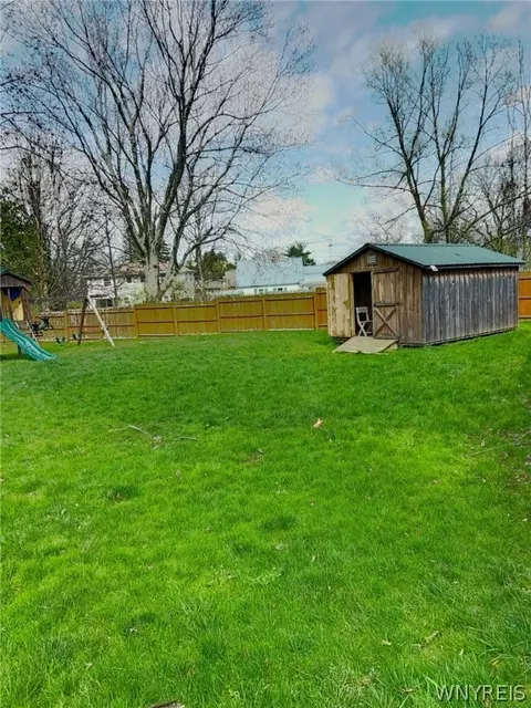 Exterior - 988 Beach Rd, Evans, NY 14006 photo 7 of 8